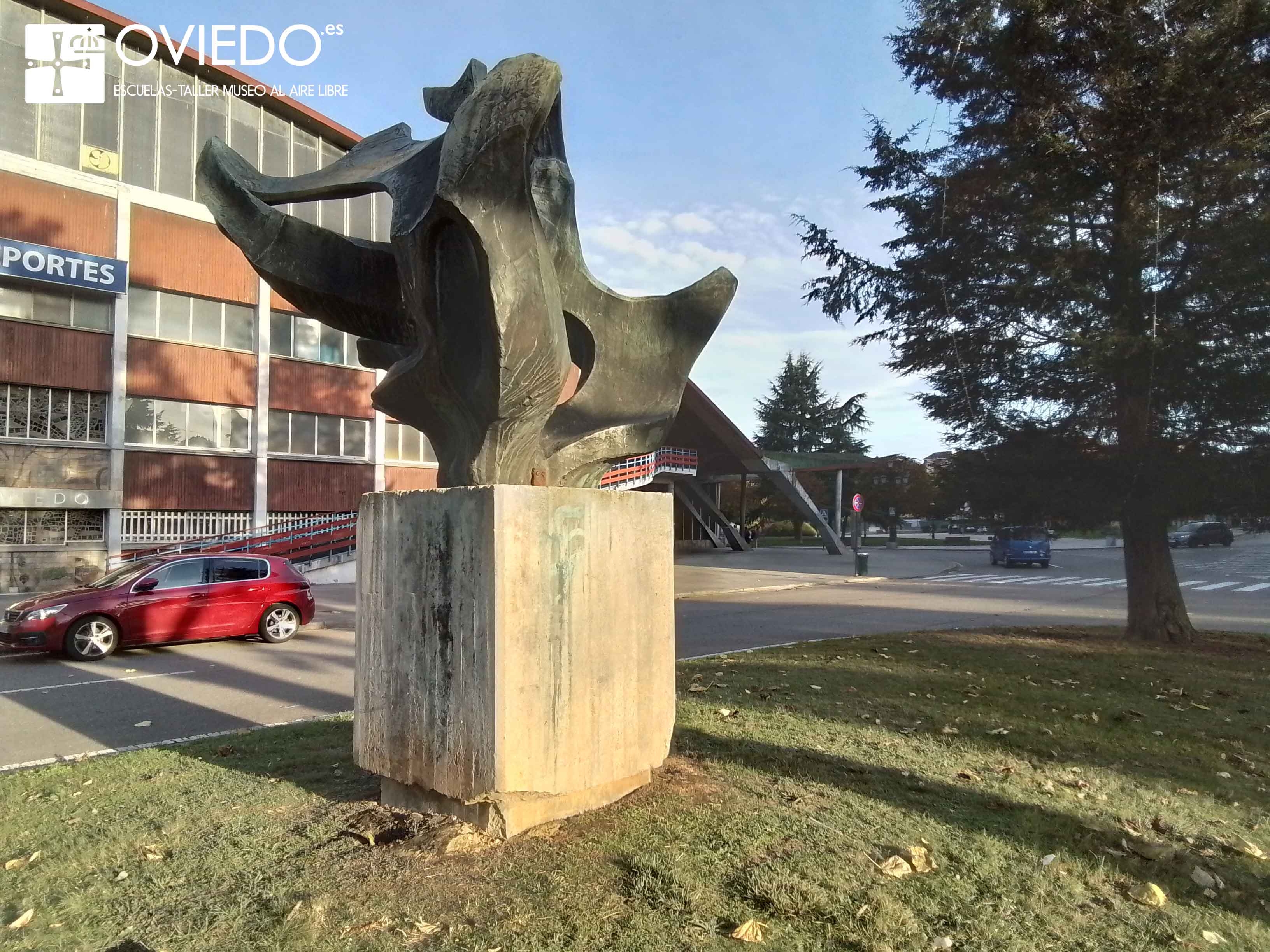 Escultura Llama olímpica